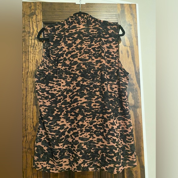 Like new Cabi tie front abstract blouse - Picture 2 of 6